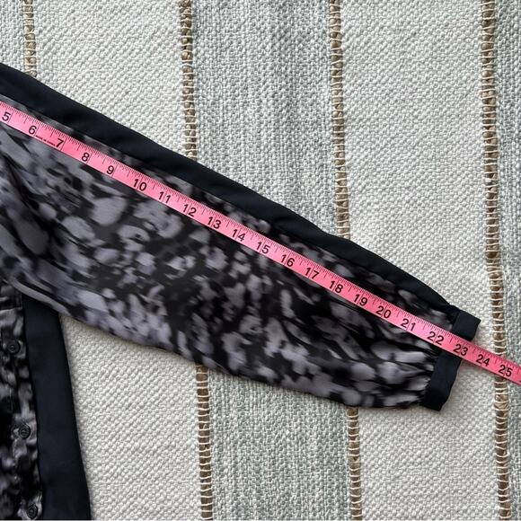 Glowe Side Hustle Dark Leopard Long Sleeves Button Down Shirt Women’s Small - Picture 8 of 12